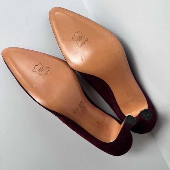 Bally Vintage New Old Stock Burgundy Suede Jeneffe Pumps w/ Gold Crescent 8 - Picture 10 of 11
